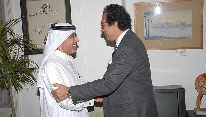 مع السيد فاروق حسني، وزير الثقافة المصري، القاهرة يناير 2009 الرئيسية